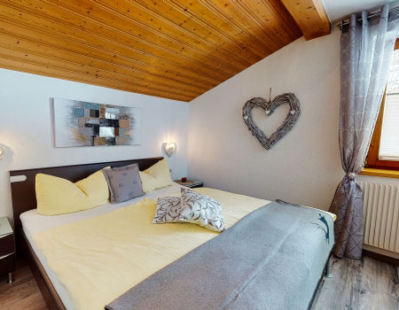 schlafzimmer ferienwohnung kaunertal alpindesign
