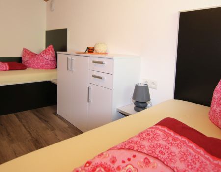 schlafzimmer ferienwohnung kaunertal alpindesign